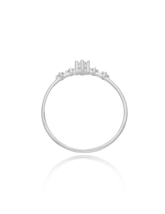 Ariana ring in 18k white gold with diamonds