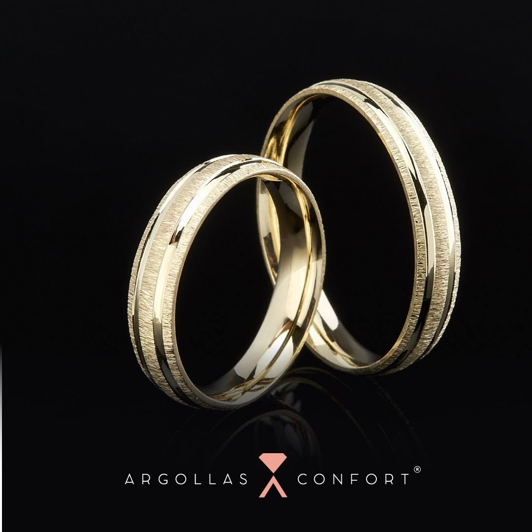 Dúo de argollas J en oro amarillo de 10k 6mm y 4mm Confort huecas