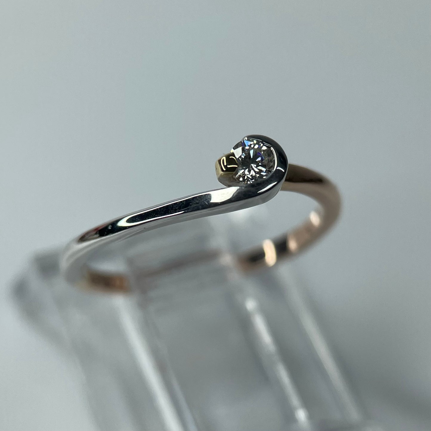 Ring in 14k Florentine gold with diamond Mod: OF1534