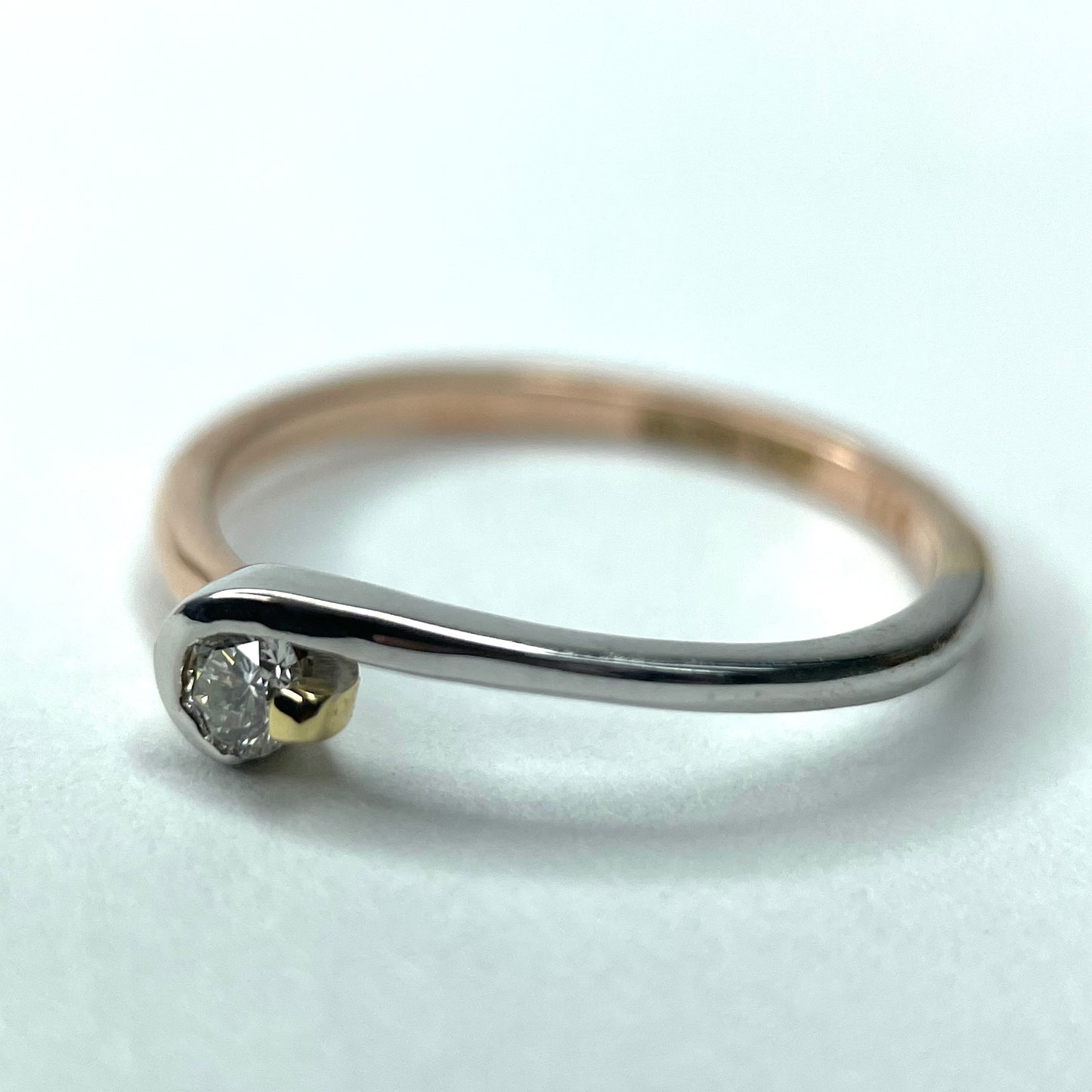 Ring in 14k Florentine gold with diamond Mod: OF1534