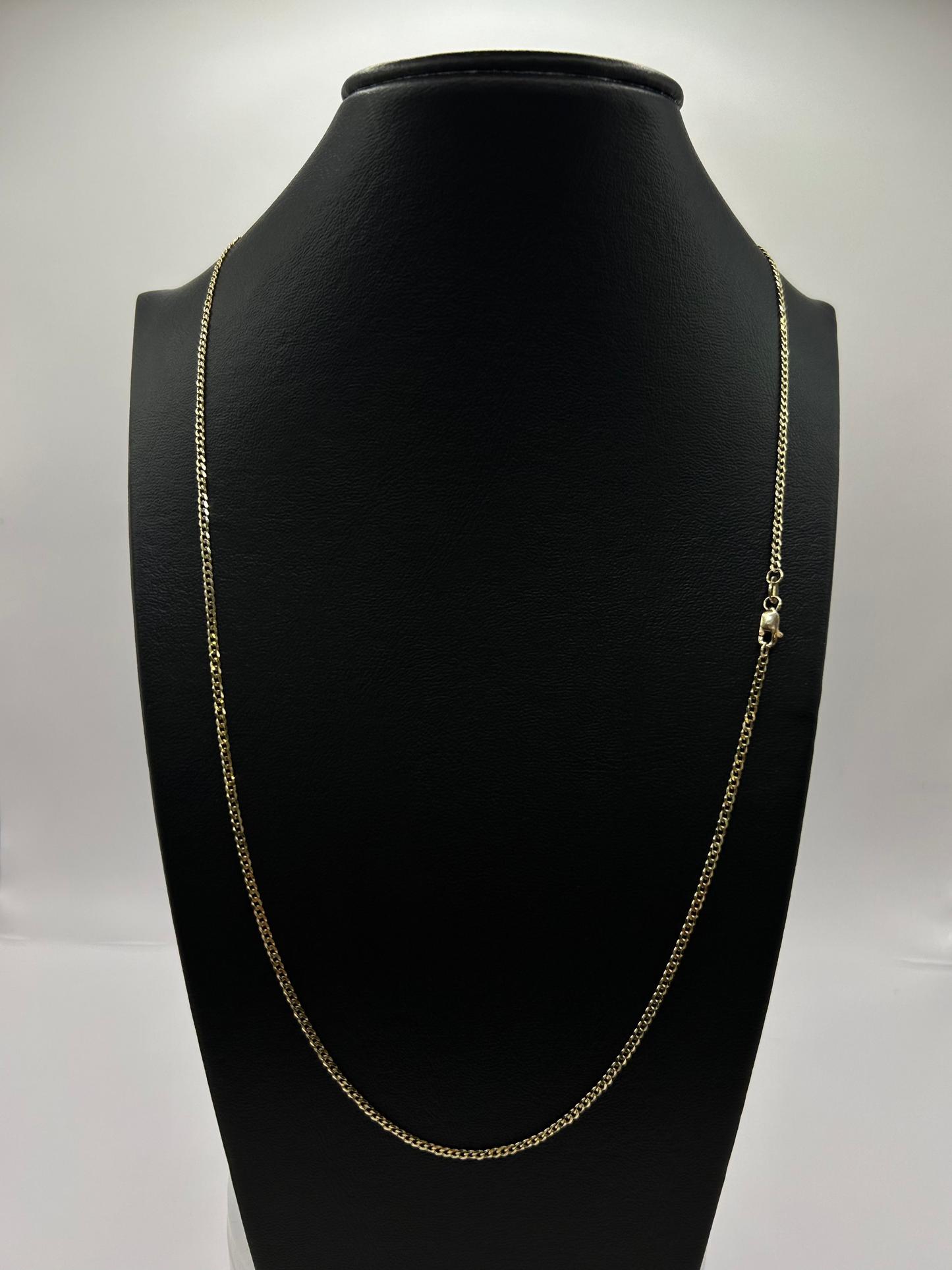 Curb chain in 14k yellow gold 