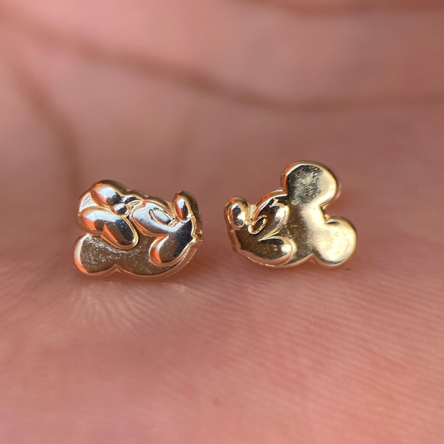 Disney®️ 10k yellow gold kiss studs