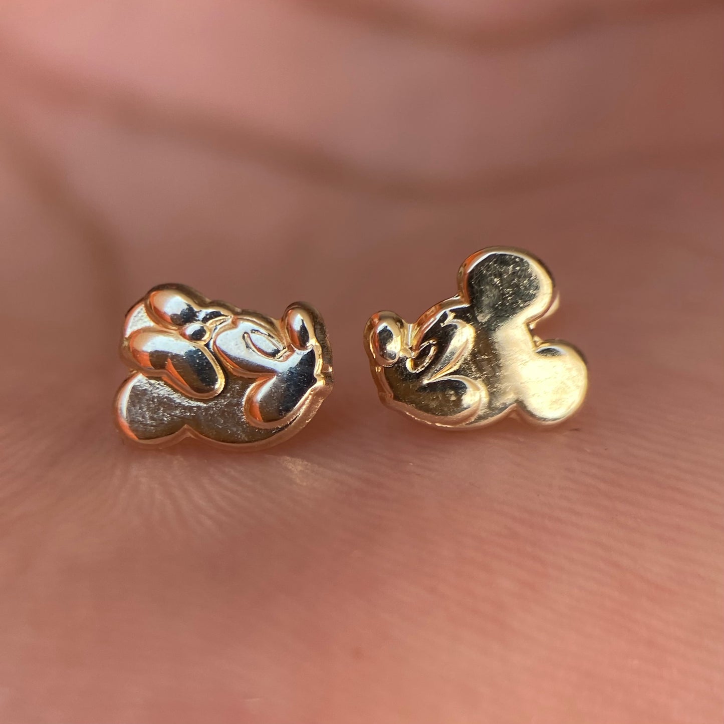 Disney®️ 10k yellow gold kiss studs