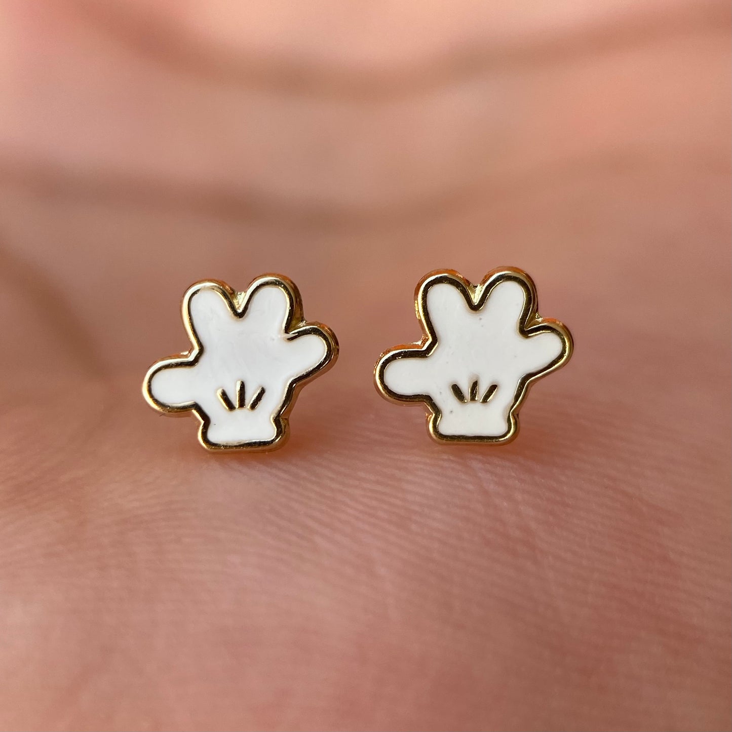 Mickey enameled glove studs in 10k yellow gold with zircons Disney®️