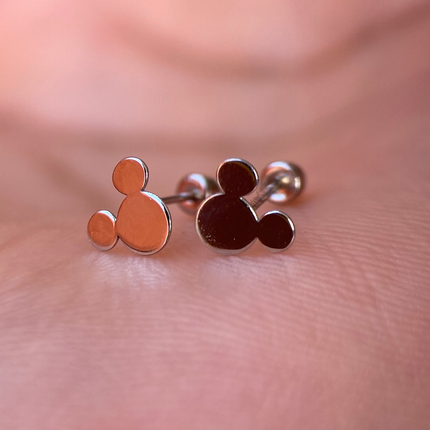 10k white gold Mickey polish stud earrings Disney®️