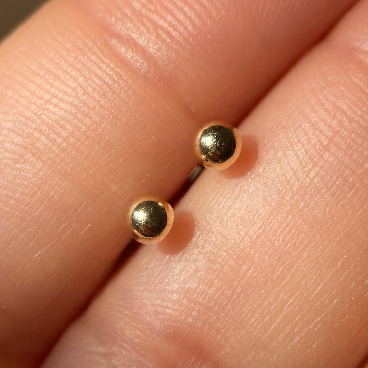 14k yellow gold Ball 0 studs Code: 14282 3.5mm