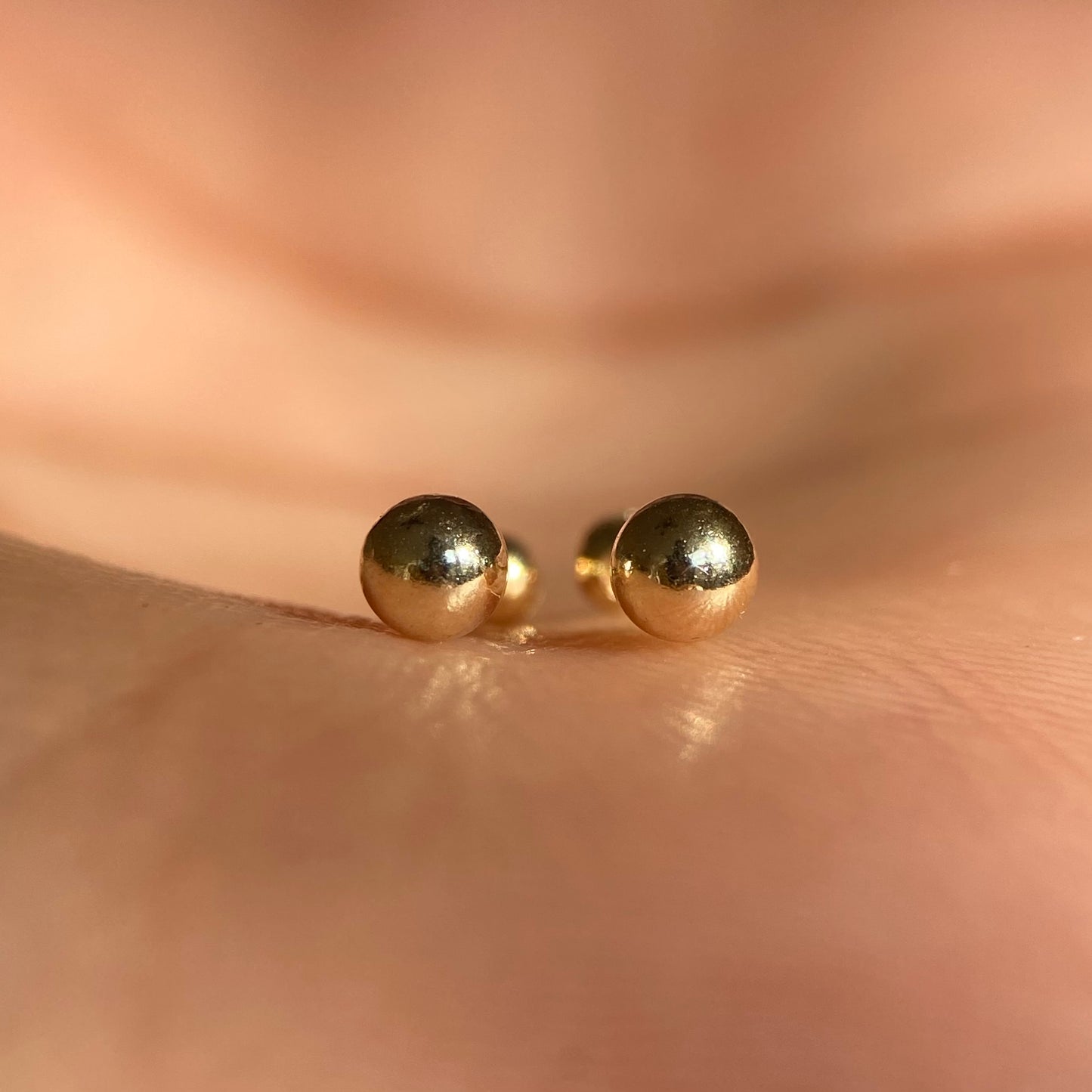 14k yellow gold Ball 0 studs Code: 14282 3.5mm