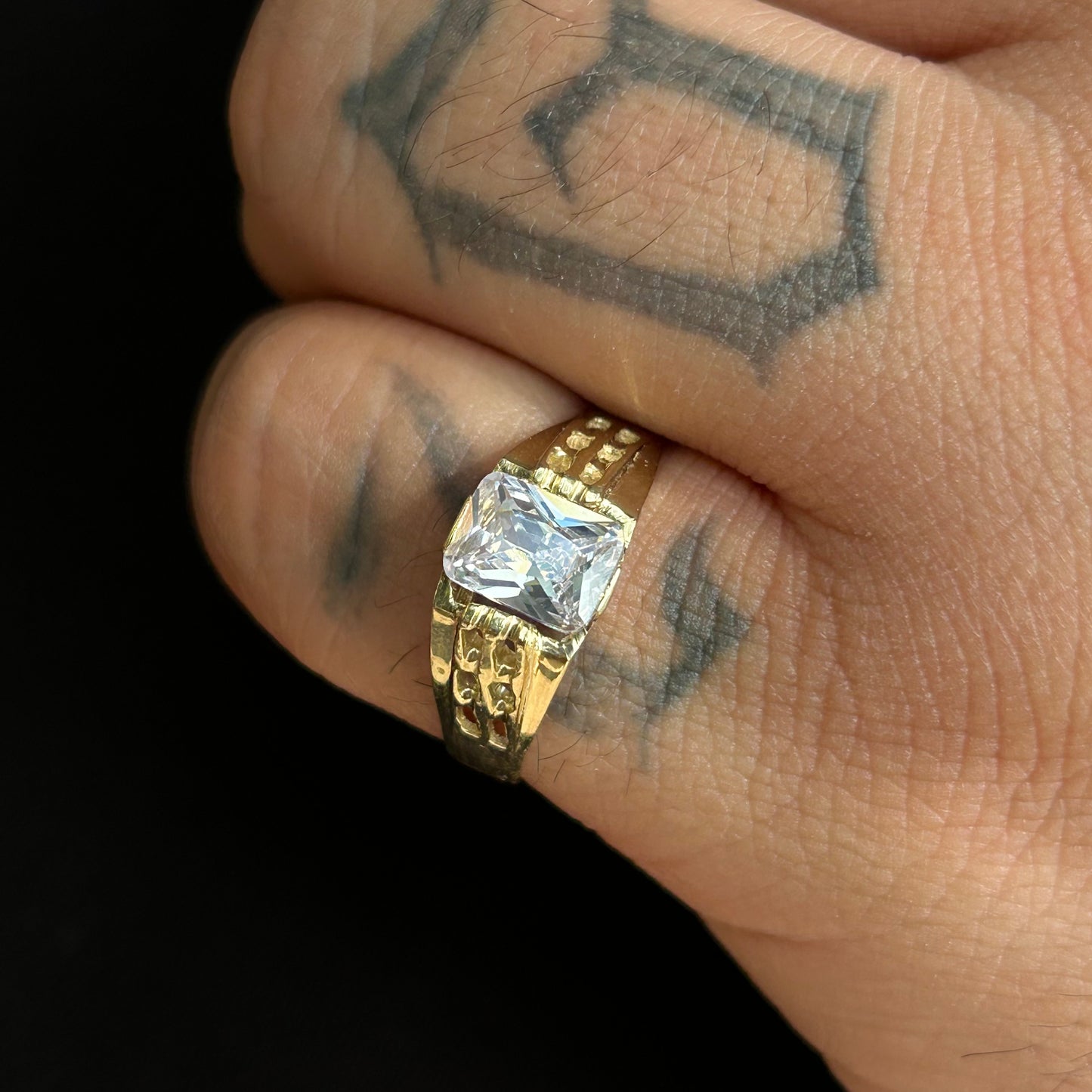 Men's Ring in 10k yellow gold with zircons Mod11