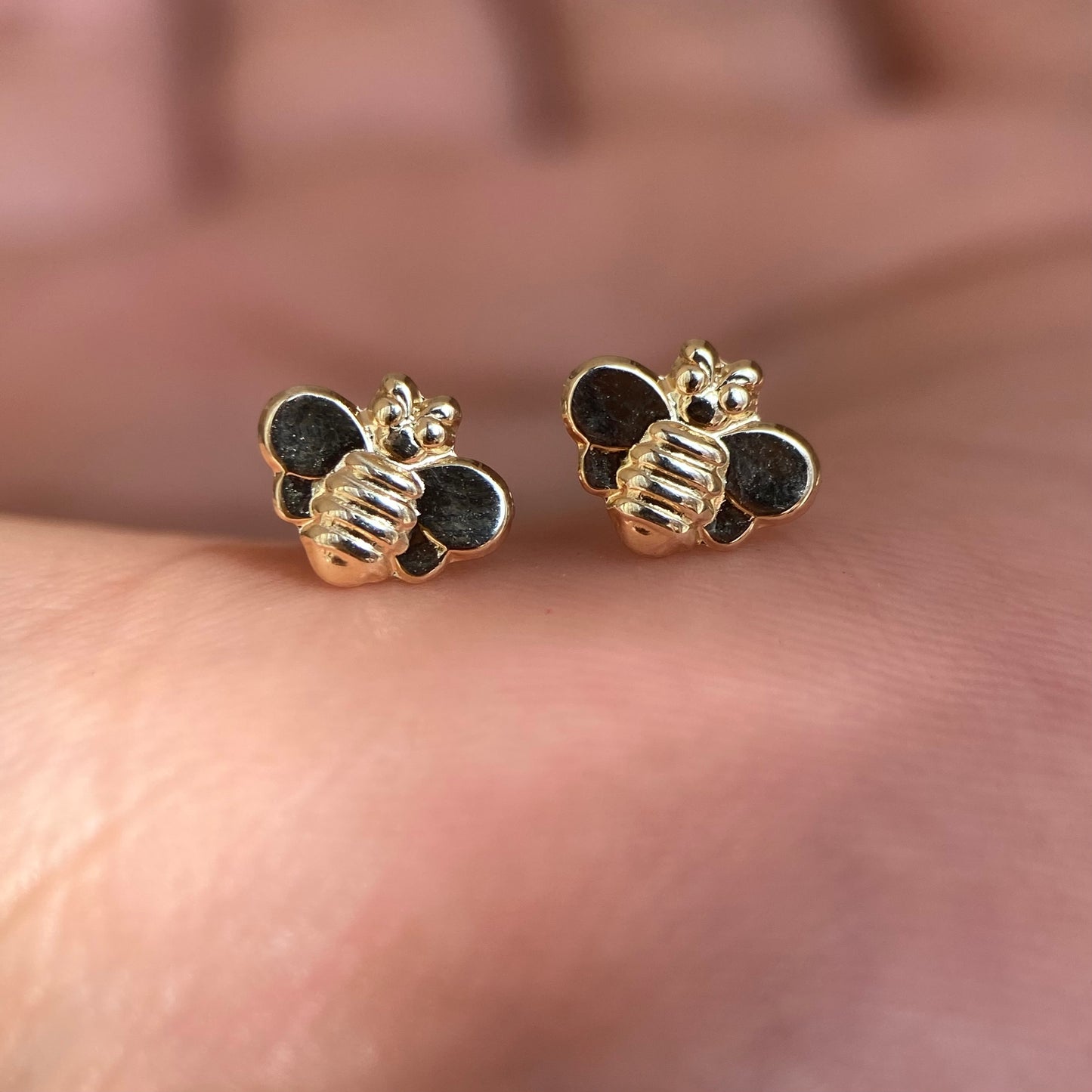 10k yellow gold die-cut bee studs with zircons Code: 14293 6.5mm