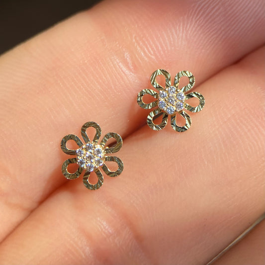 Diamond flower buckles in 10k yellow gold with zirconia Cod: 14278 7mm