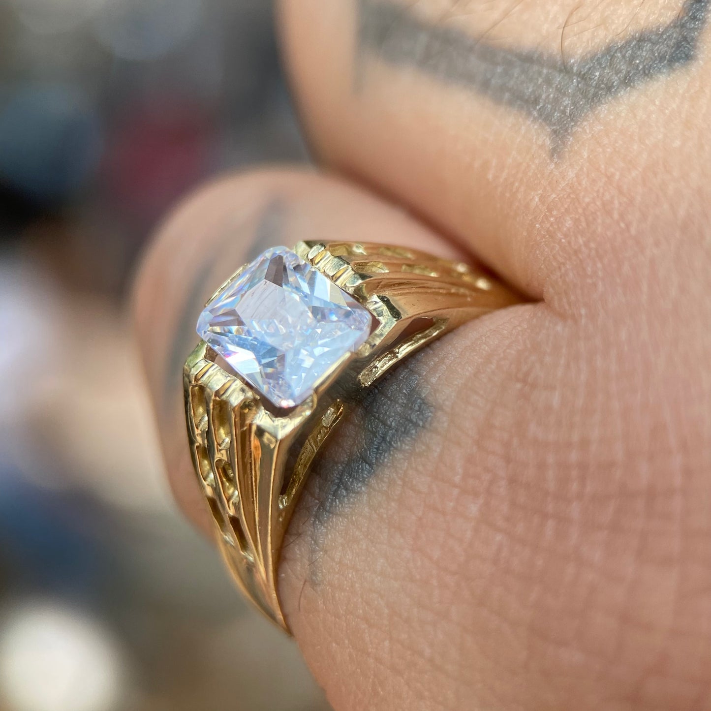 Men's Ring in 10k yellow gold with zircons Mod11