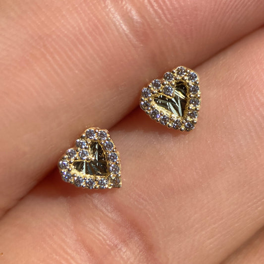 Broqueles corazón pavé con base diamantada en oro 10k amarillo con circonias Cod: 14279 6mm