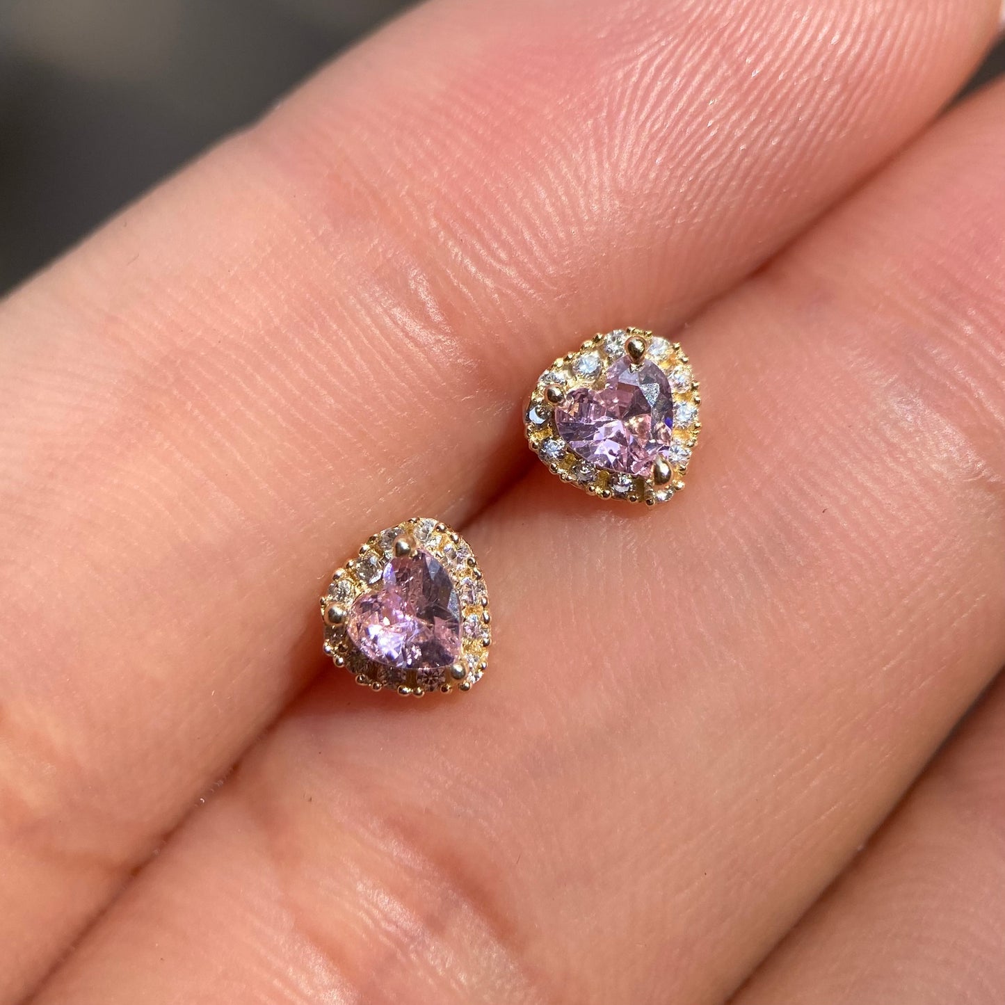 Heart studs with pink stone in 10k yellow gold with zircons Code: 14287 6mm