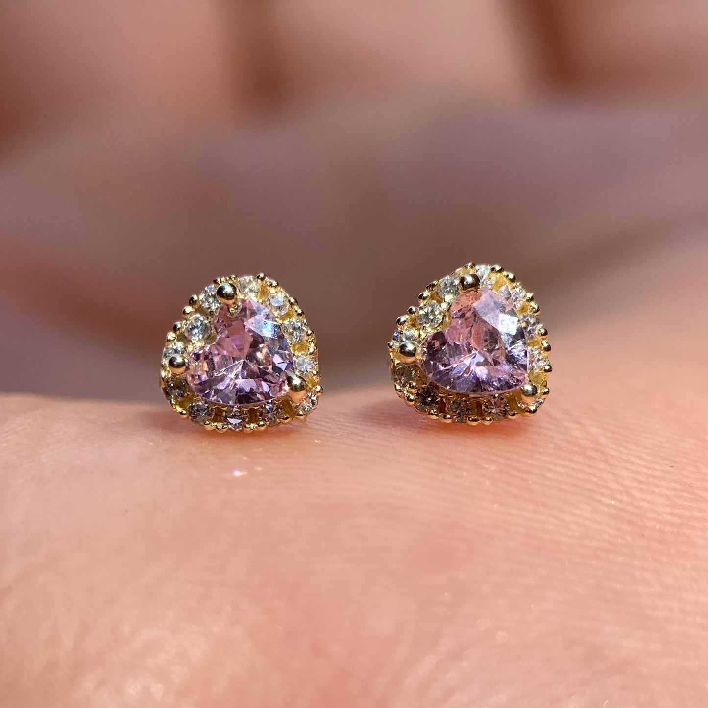 Heart studs with pink stone in 10k yellow gold with zircons Code: 14287 6mm