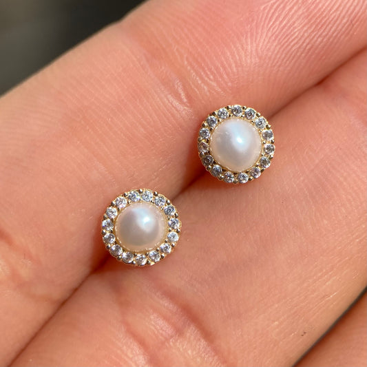 10k yellow gold pave bezel studs with pearl with zircons Code: 14280 6.5mm