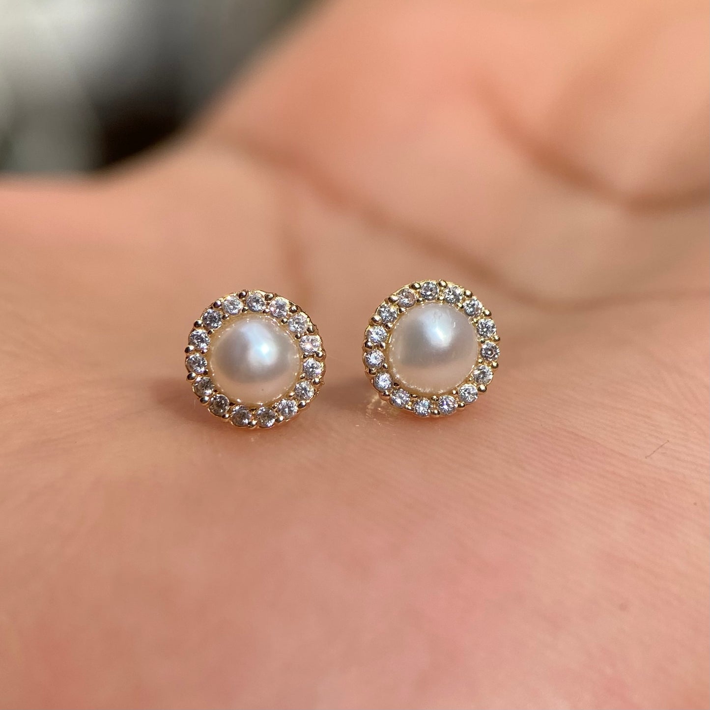 10k yellow gold pave bezel studs with pearl with zircons Code: 14280 6.5mm