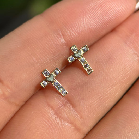 Heart cross buckles in 10k yellow gold with zirconias Cod: 14310 9mm