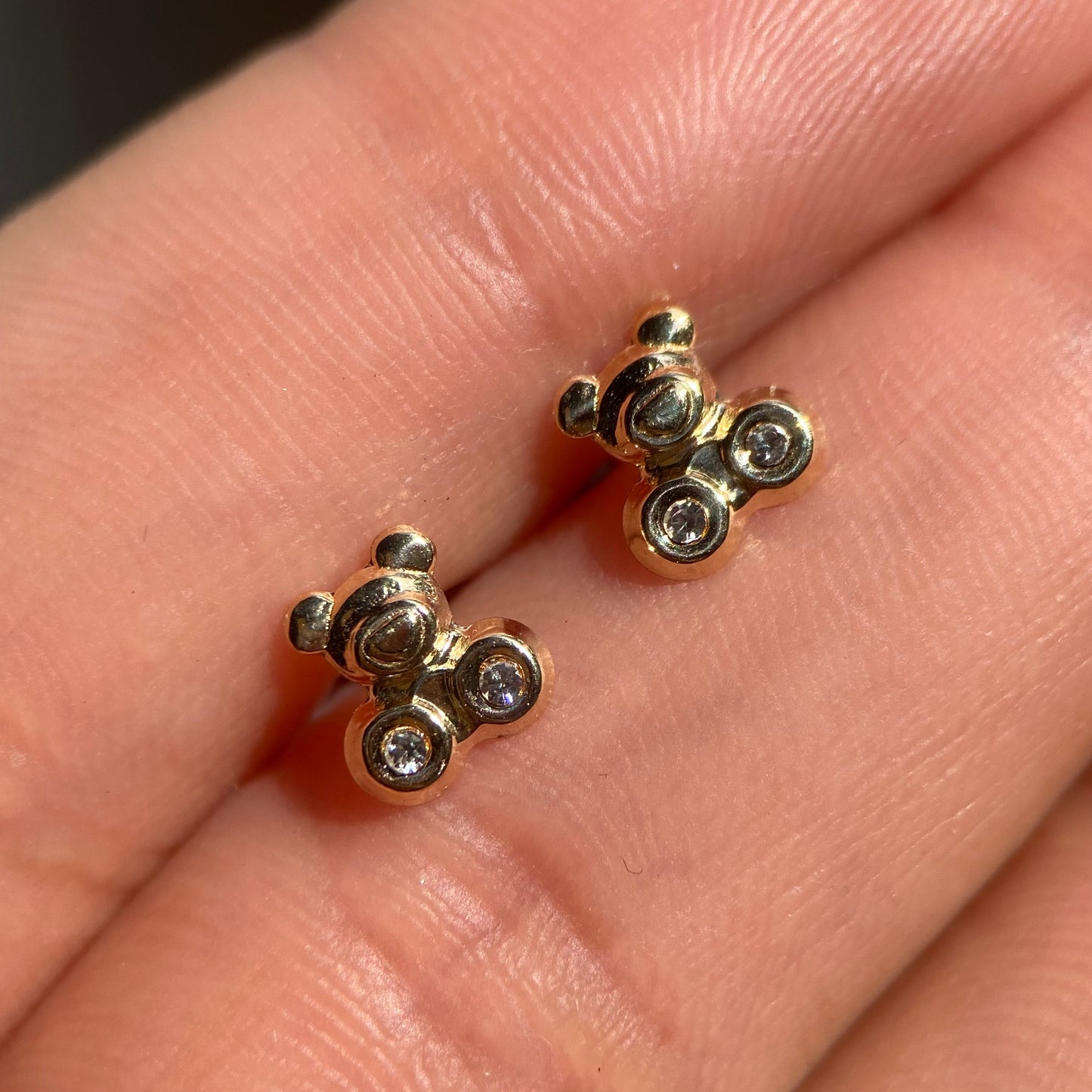 Teddy bear studs in 10k yellow gold with zircons Code: 14294 7mm