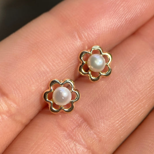 French rosette buckles in 10k yellow gold with pearl Cod: 14309 7mm