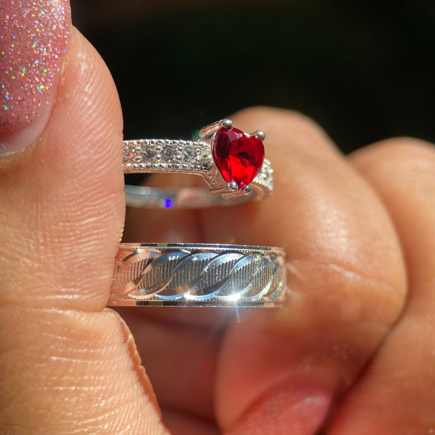 Dúo de Anillos Edward x Fanny en Plata con Circonia Roja