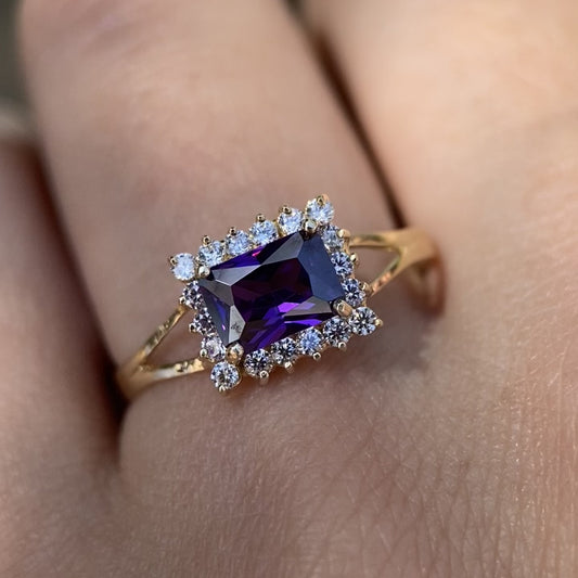 10k yellow gold ring with purple zirconia Cod: MAN211