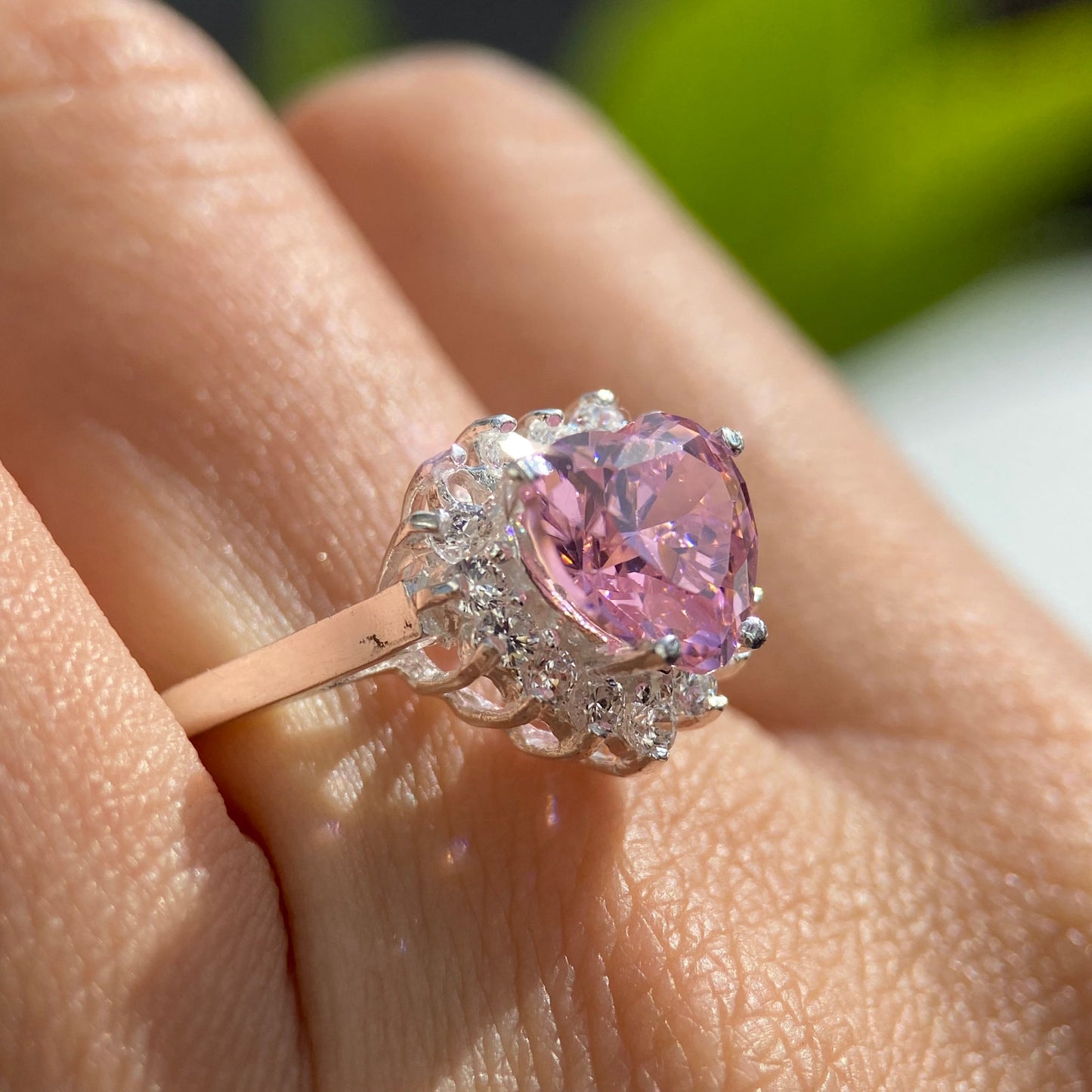 Serena ring in 18k white gold with pink zirconia inspired by Sailor M.