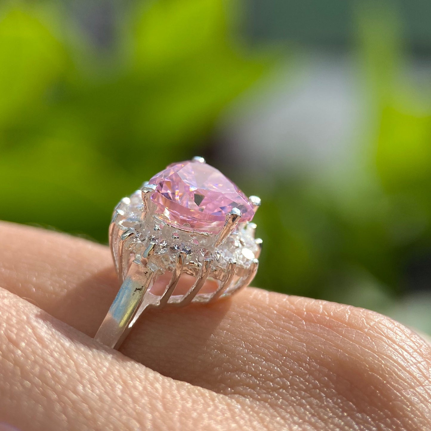 Serena ring in 18k white gold with pink zirconia inspired by Sailor M.