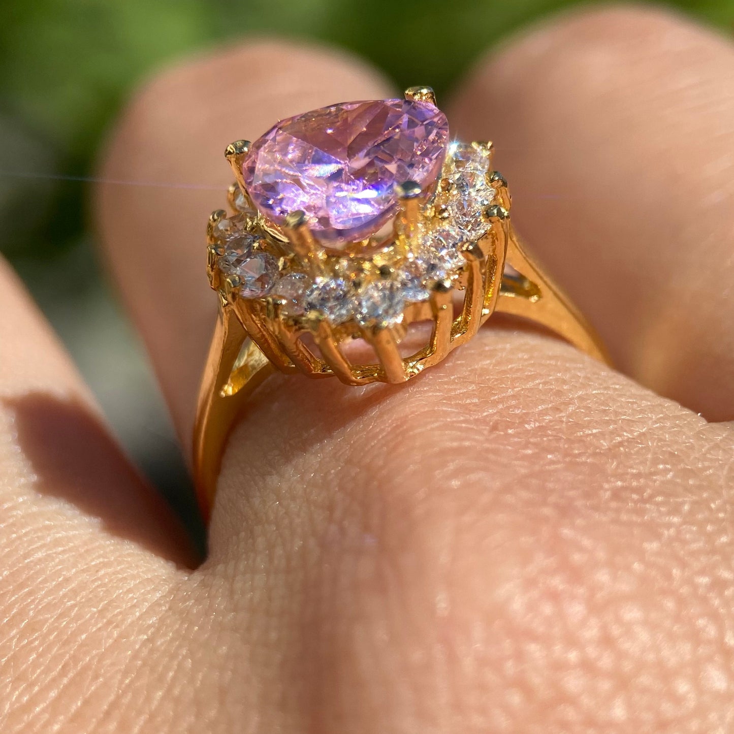 Serena ring in 18k yellow gold with pink zirconia inspired by Sailor M.