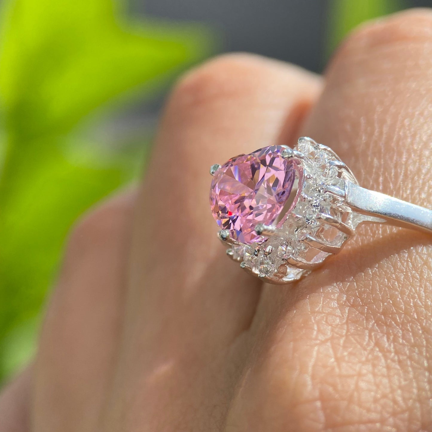 Serena ring in 18k white gold with pink zirconia inspired by Sailor M.