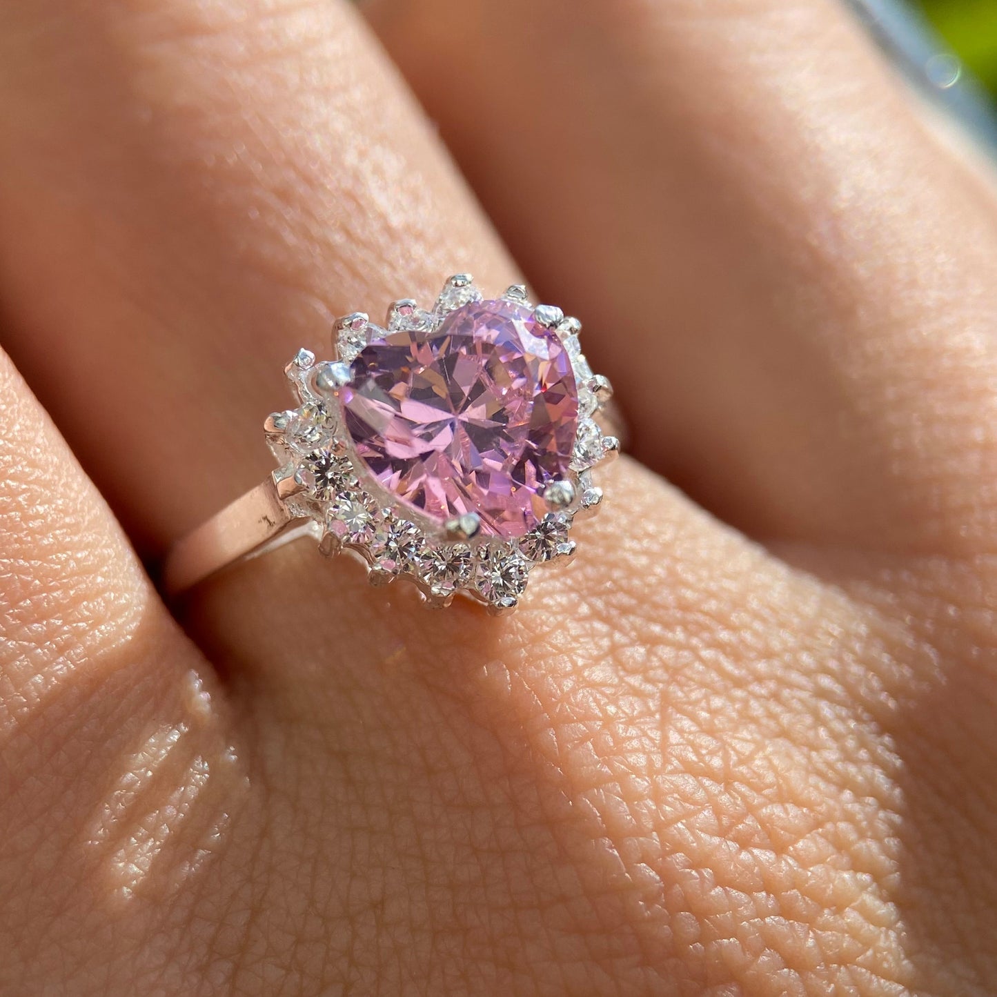 Serena ring in 18k white gold with pink zirconia inspired by Sailor M.