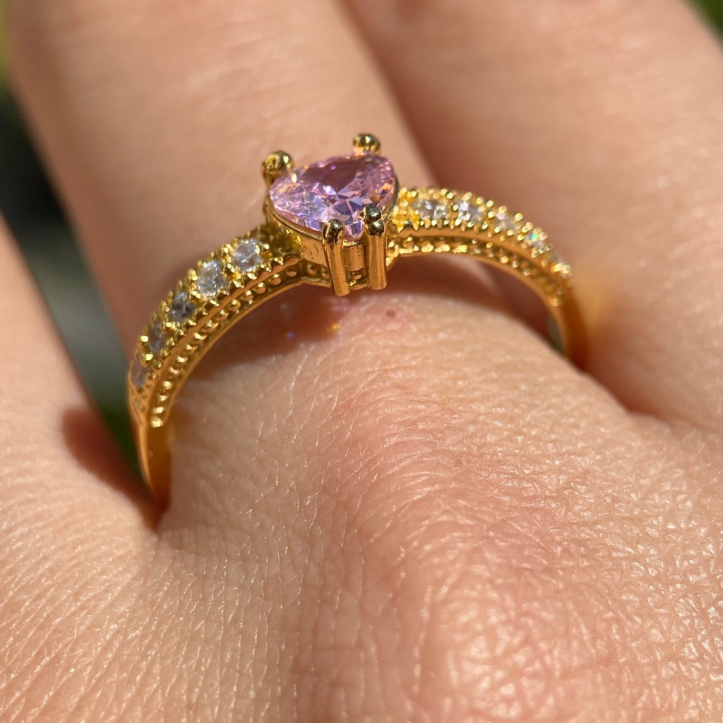 Fanny ring in 10k yellow gold with pink zirconia