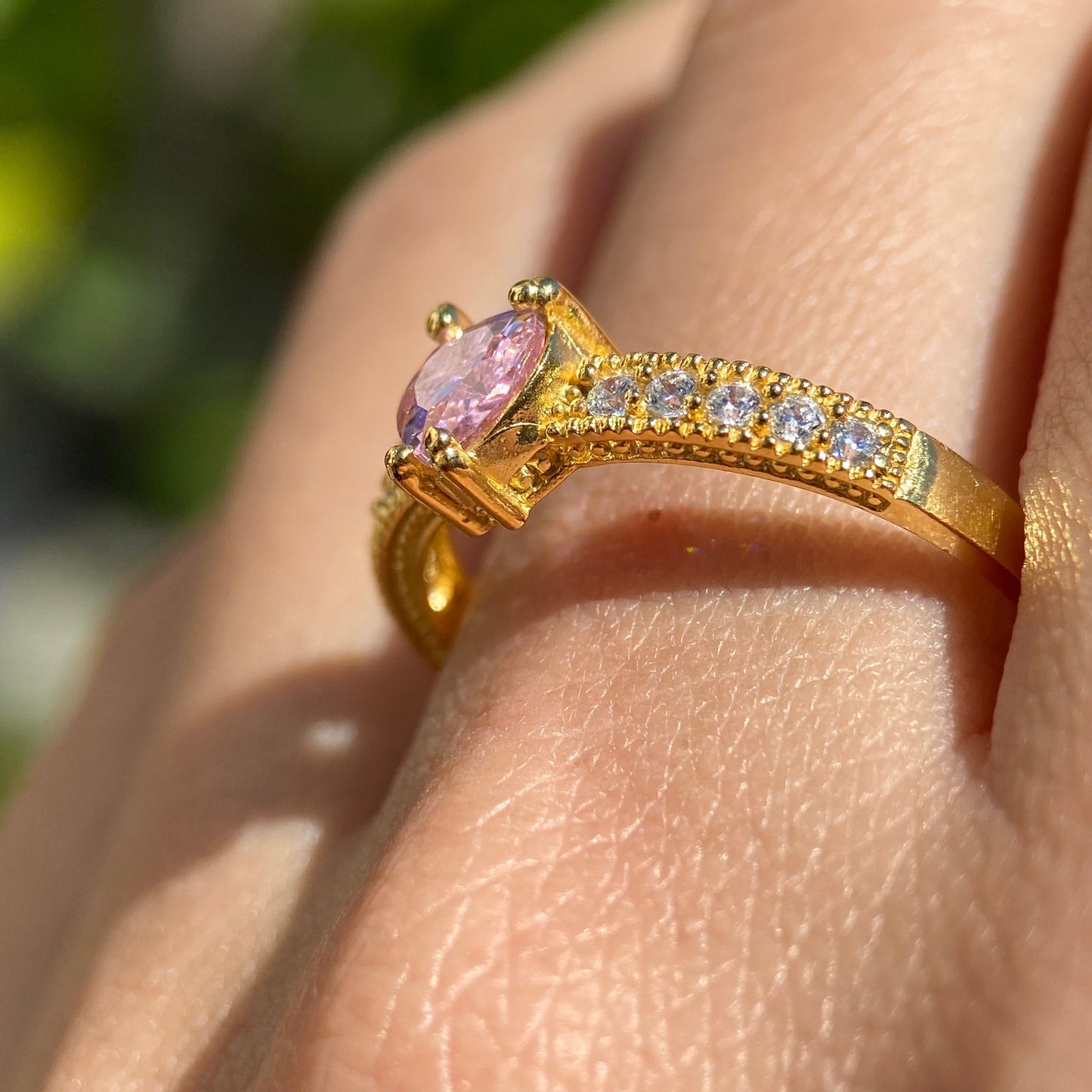 Anillo Fanny en oro amarillo 18k con circonia rosa