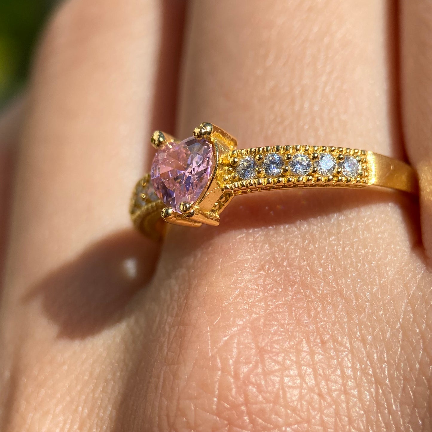 Fanny ring in yellow gold plated silver with pink zirconia