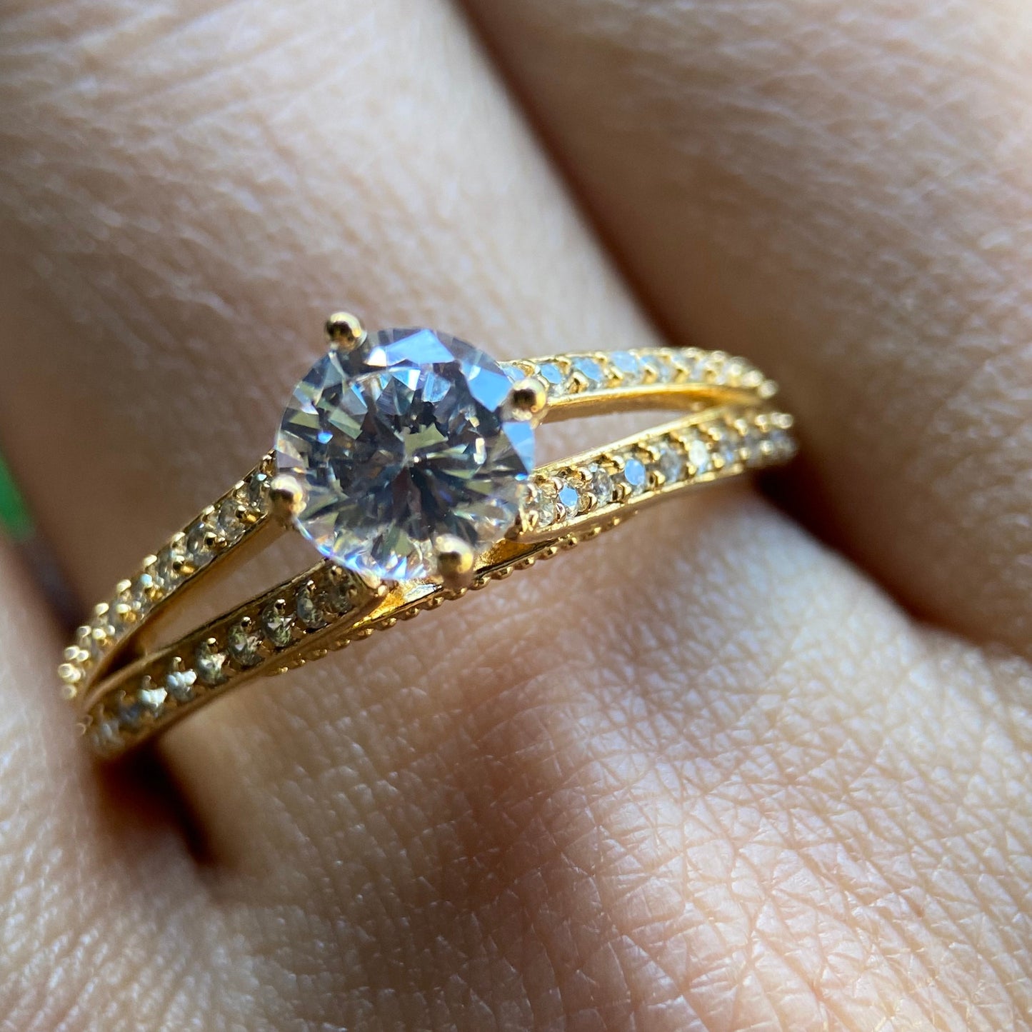 Lewis ring in 14k yellow gold with zircons 