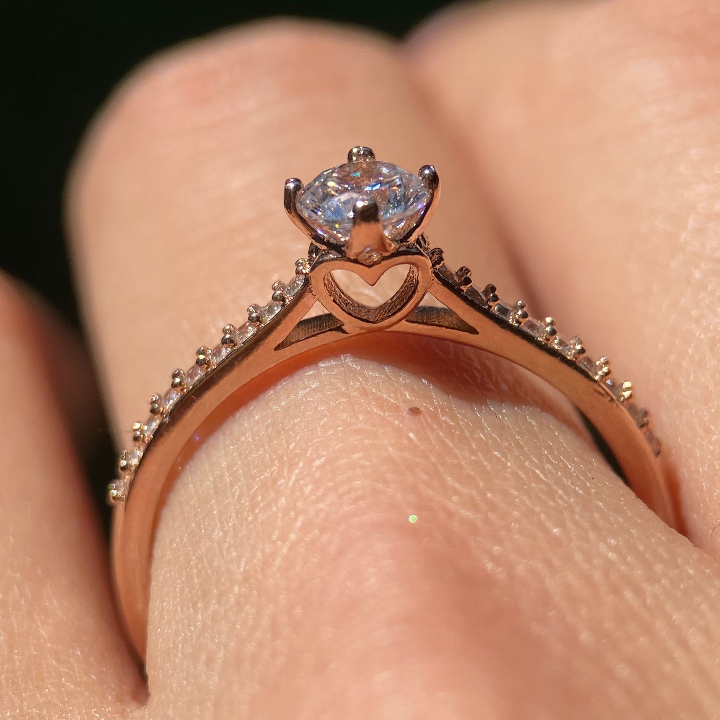 Arnel ring in 18k rose gold with zircons 