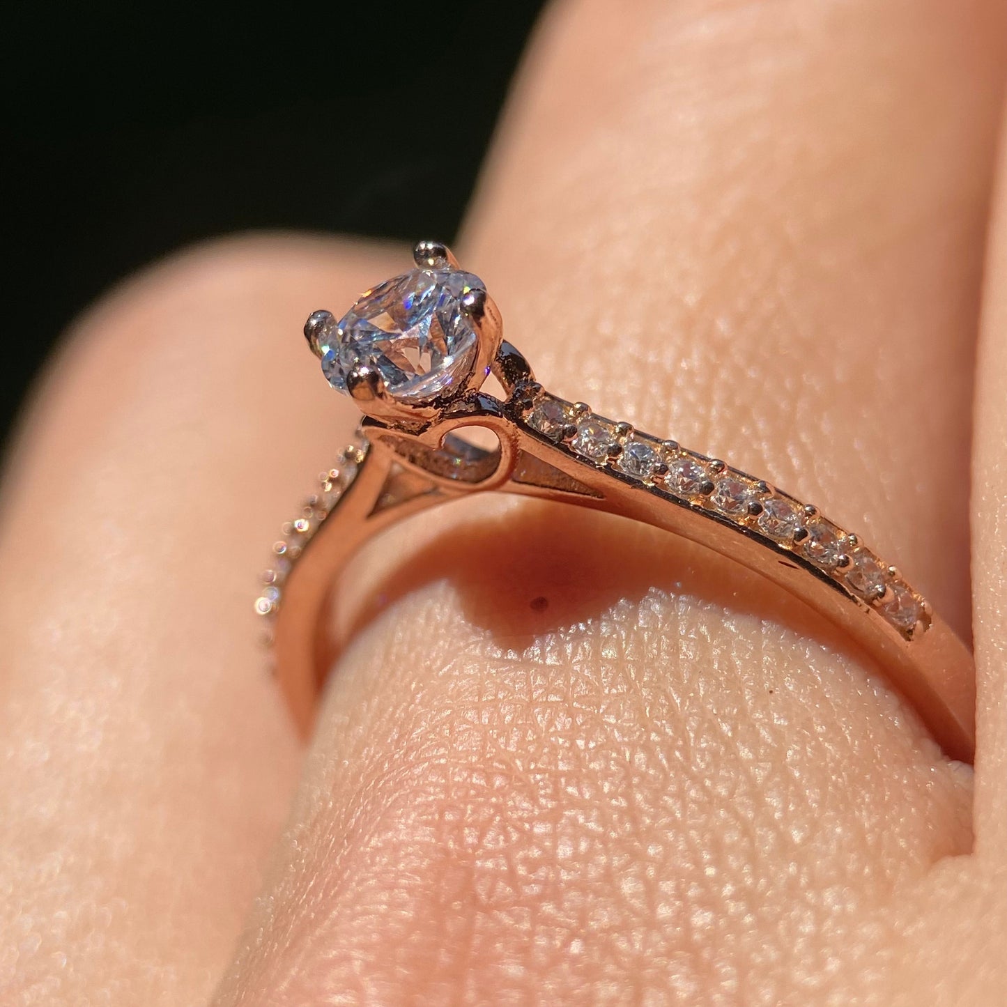 Arnel ring in 10k rose gold with zirconias 