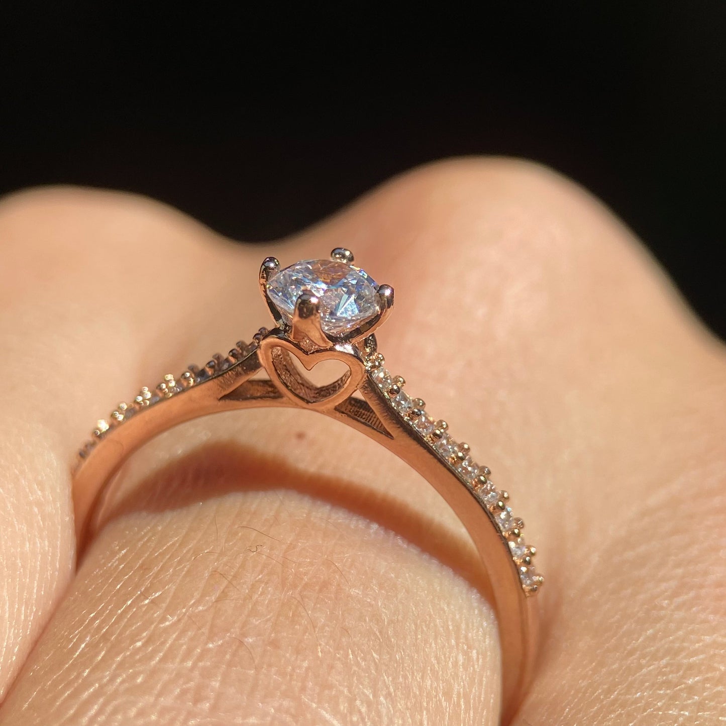 Arnel ring in 18k rose gold with zircons 