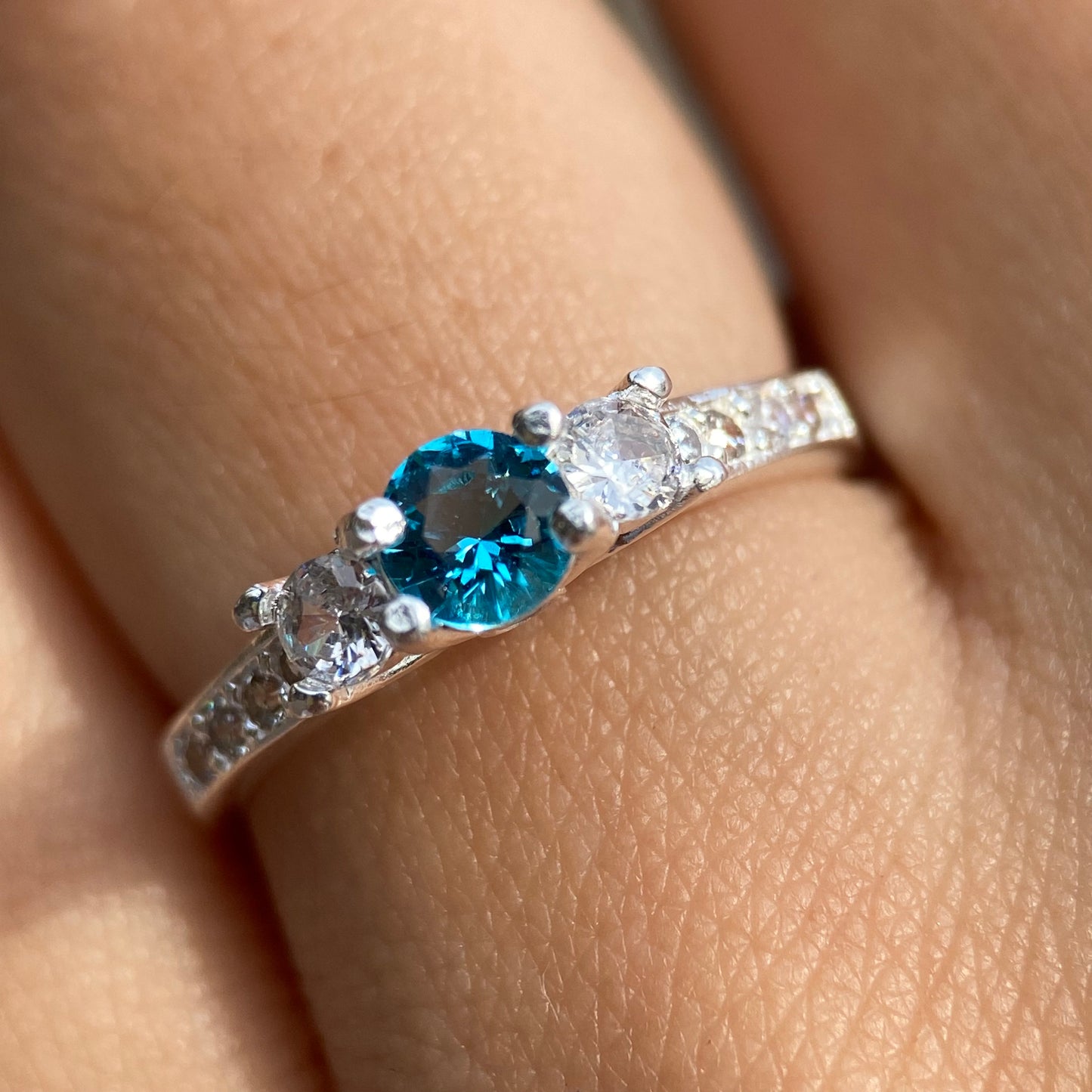 Cielo ring in 14k white gold with blue zirconia