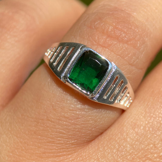 Anillo Mael en plata con circonia verde