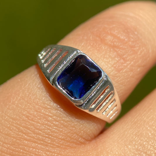 Anillo Mael en plata con circonia azul