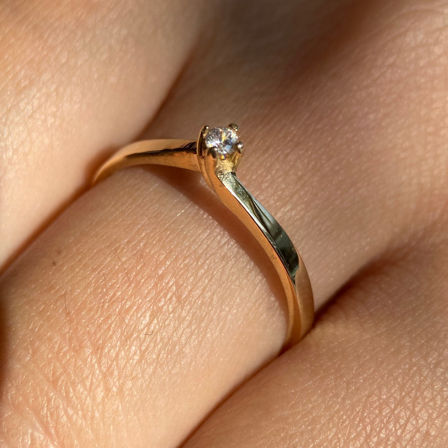 Olivia ring in 18k yellow gold with zirconia 