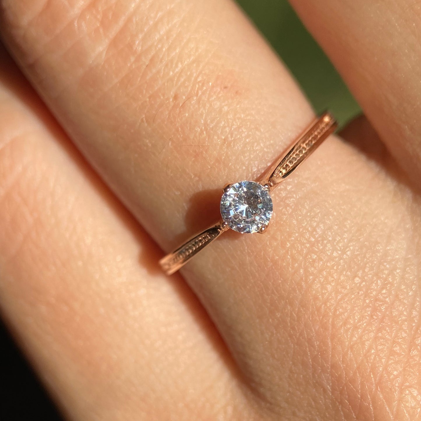 Lahia ring in 18k rose gold with zirconia 