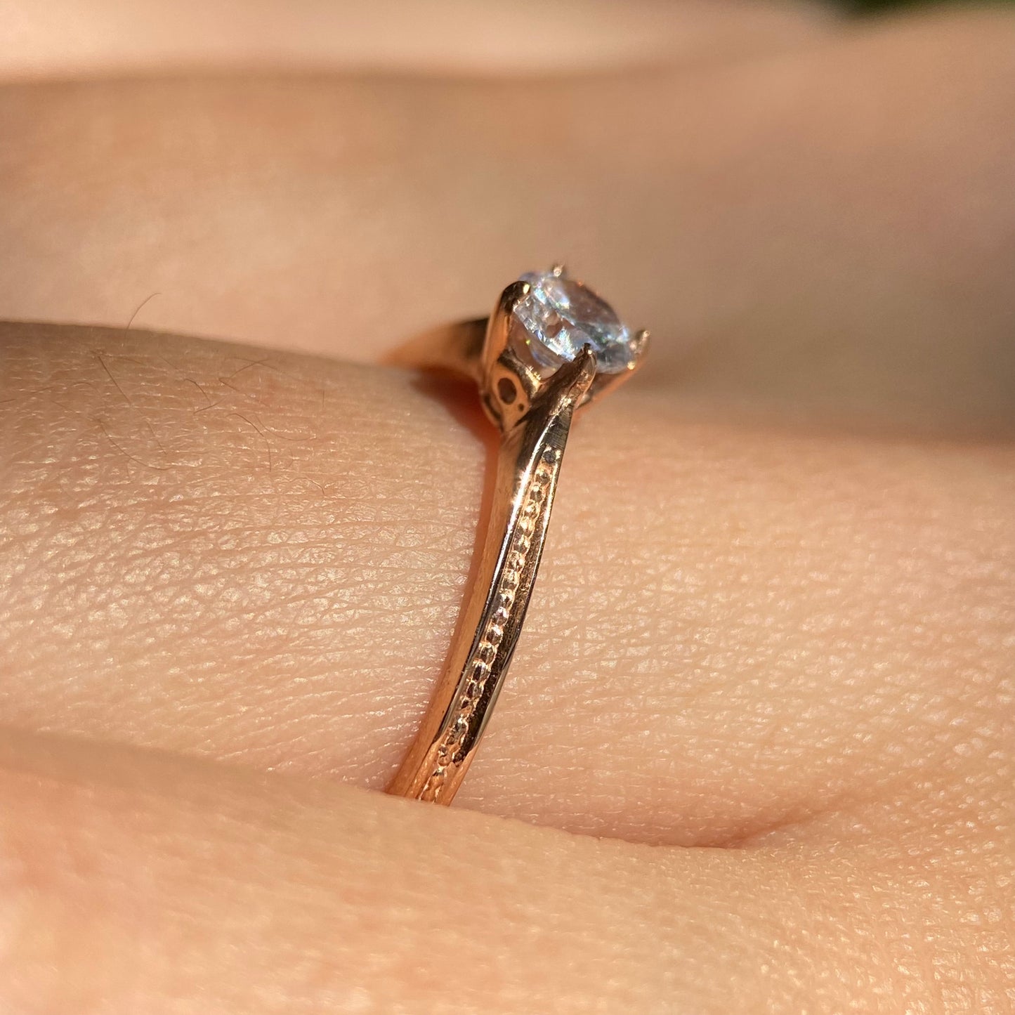 Lahia ring in 18k rose gold with zirconia 