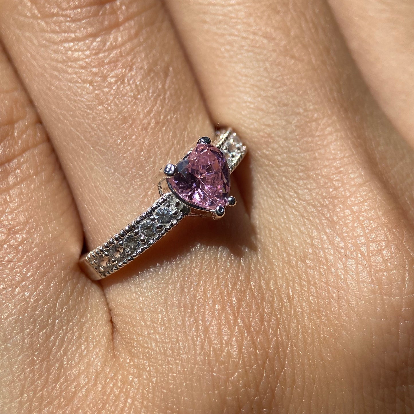 Fanny ring in 18k white gold with pink zirconia