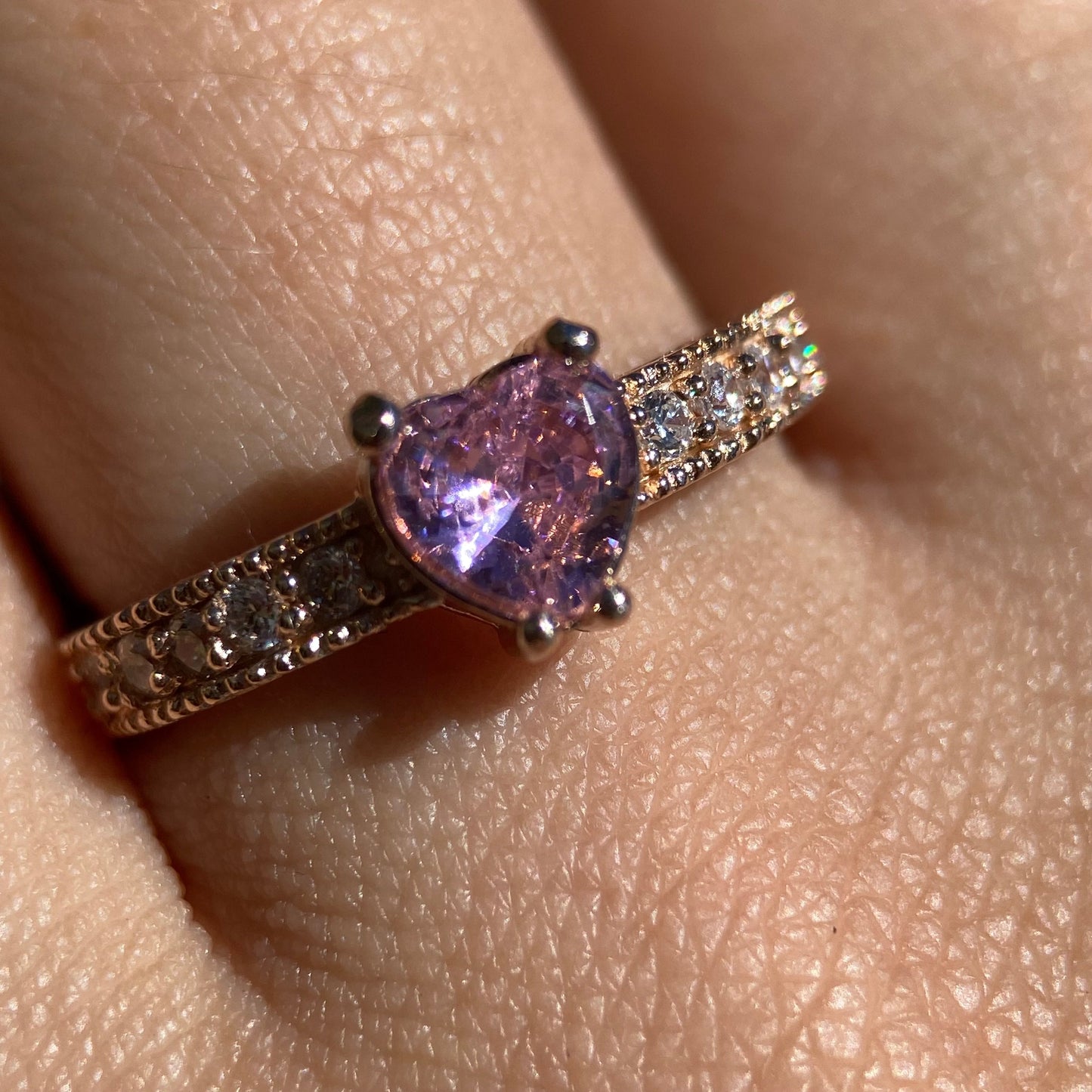 Fanny ring in 18k rose gold with pink zirconia