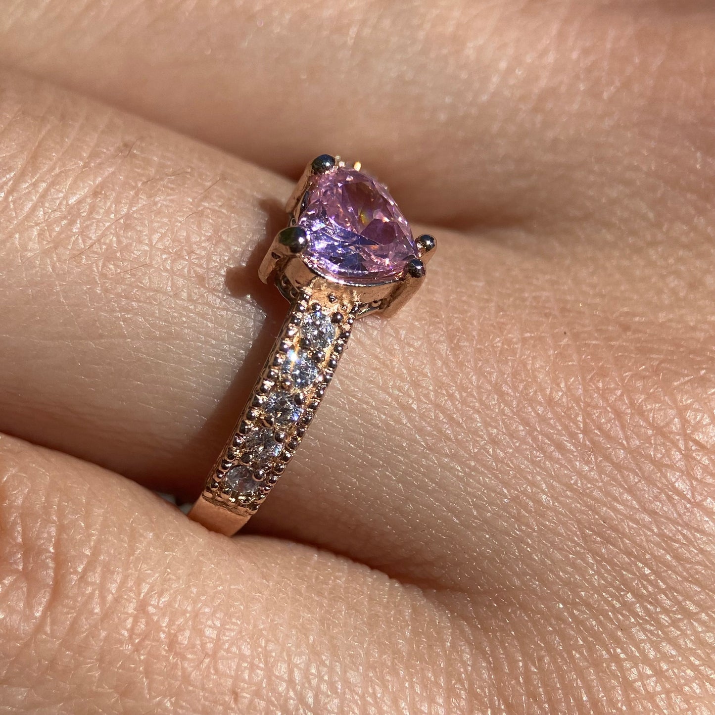 Fanny ring in 18k rose gold with pink zirconia